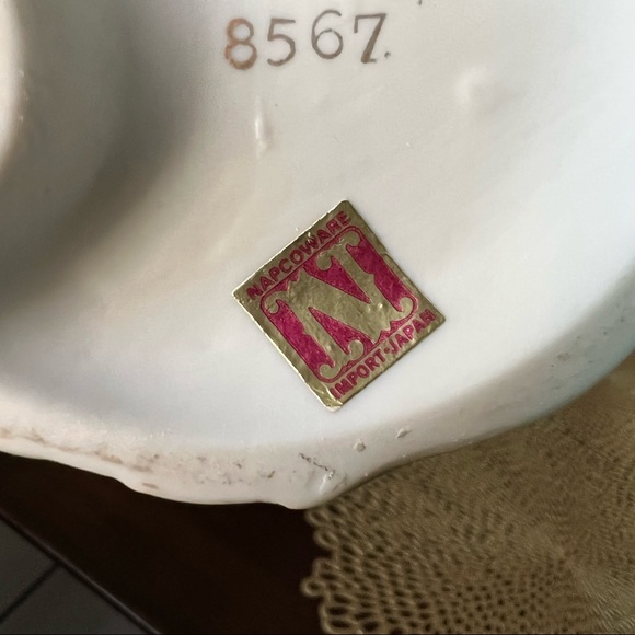 Napcoware Classic Gallery #8567 Porcelain Figurine: Grape Picker - Picture 9 of 10